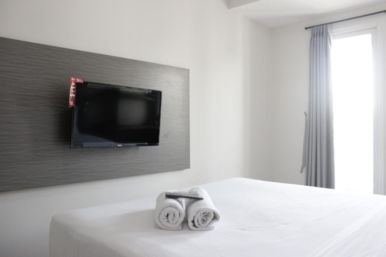 Simply 2br Without Living At Parahyangan By Travelio Apartemen