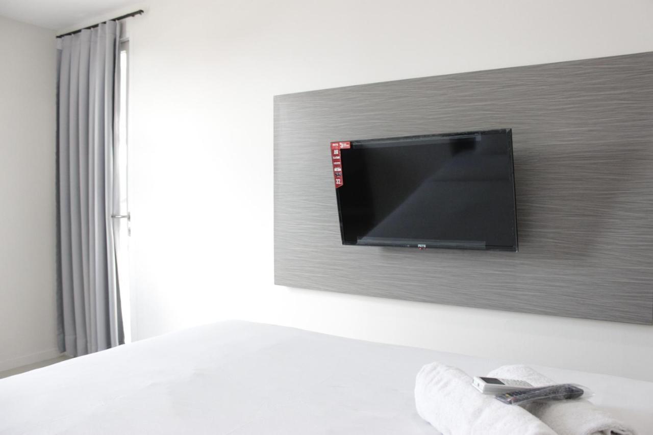 Apartemen Simply 2br Without Living At Parahyangan By Travelio